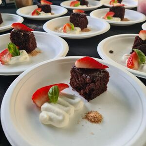 Beim Live-Catering eine schöne Zeit voller Genuss.