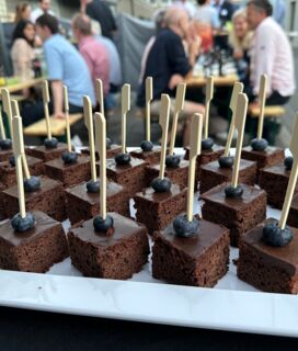 Veganes Dessert Draußen beim Businessevent